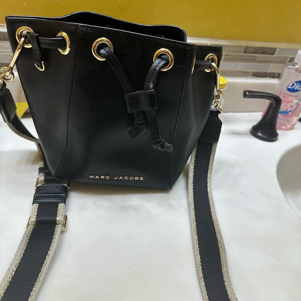 Super cute bucket shoulder bag